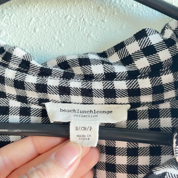 Beachlunchlounge Button Down - Picture 5 of 5